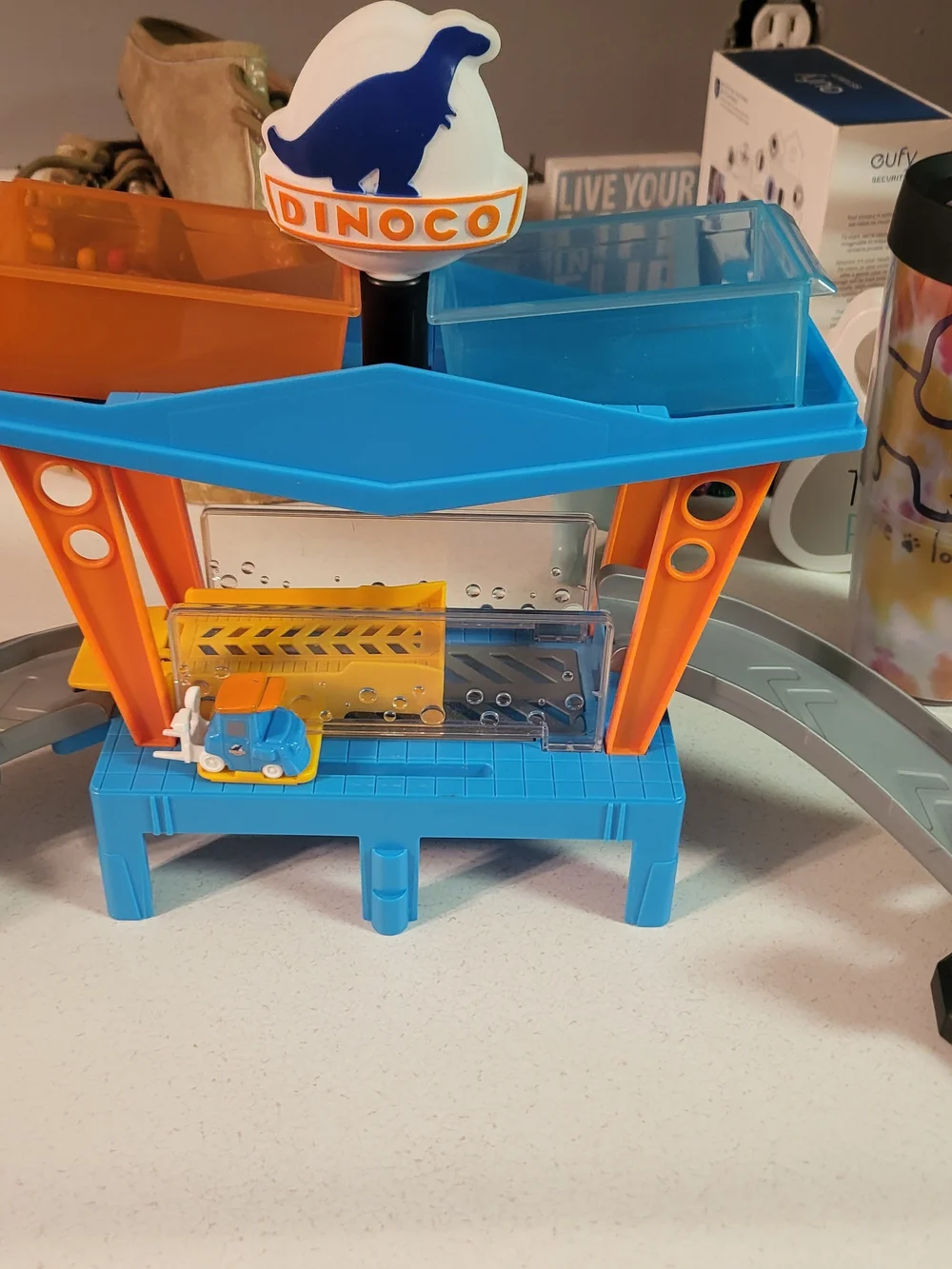 Disney Pixar Cars Color Changers Dinoco Car Wash Playset